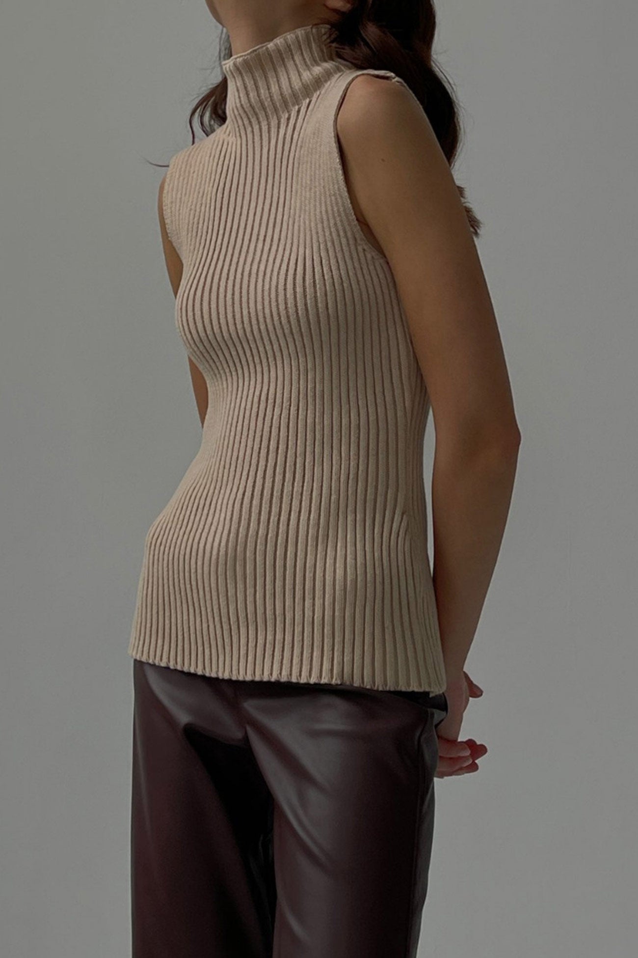 BerryBetty - Turtleneck Sleeveless Ribbed Knit Sweater