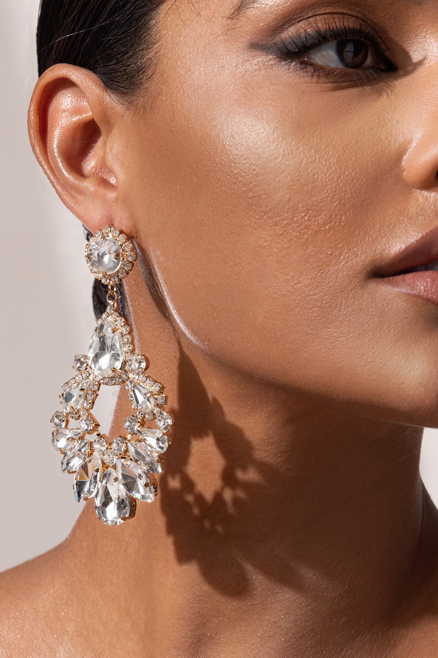 BerryBetty - WHITE CRYSTAL CHANDELIER DROP EARRINGS